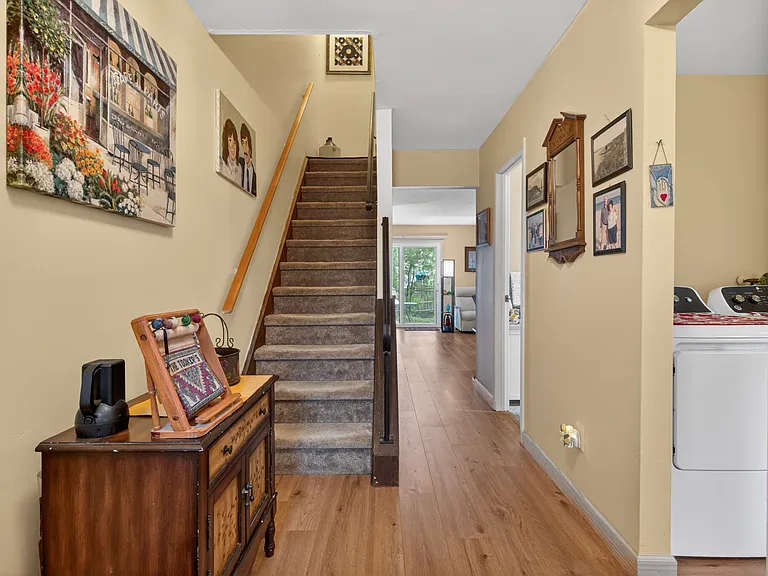 54 Whitman Ct — Photo 22