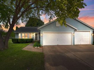 2114 Somerset Ct, Waukesha, WI 53186