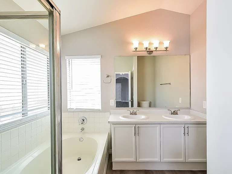 1915 Casa Verde Dr — Photo 11