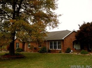 10 Tall Oaks Dr, Troy, IL 62294
