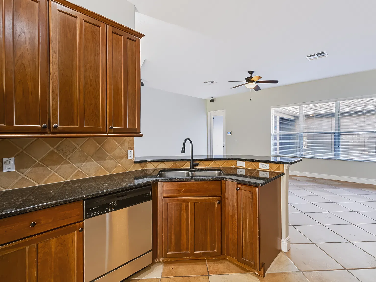 3 bed, 2.5 bath, 1705 sqft, $2,350 — Photo 1