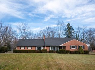 715 Highland Park Dr, Akron, OH