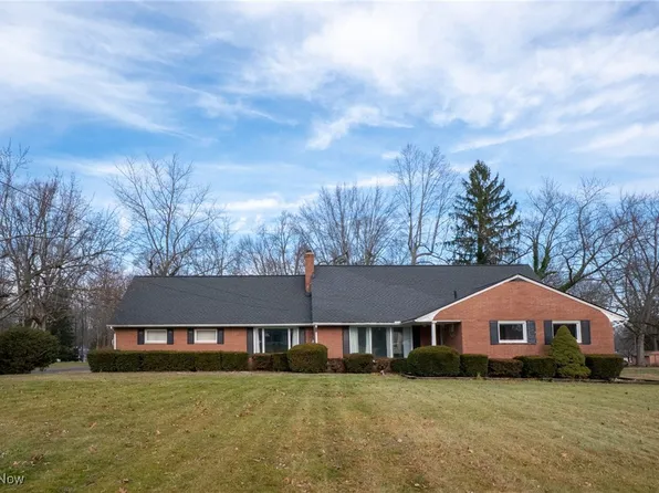 715 Highland Park Dr, Akron, OH 44319