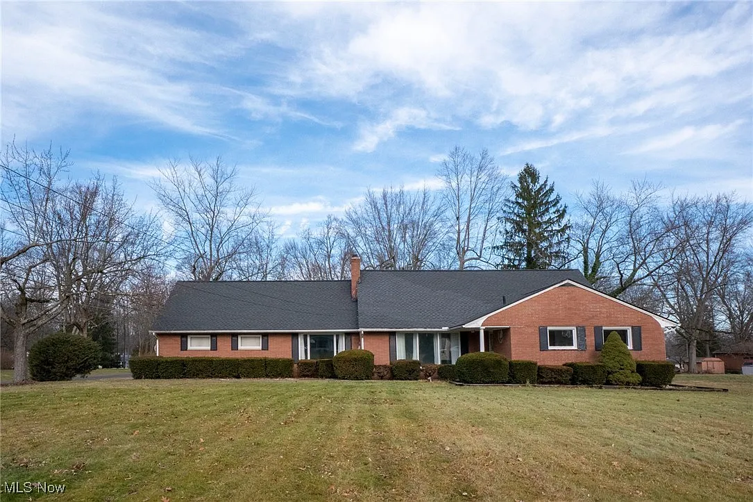 715 Highland Park Dr photo 1