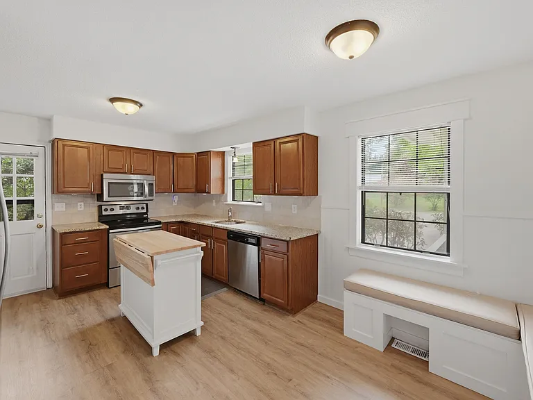 817 Wyldewood Rd — Photo 9