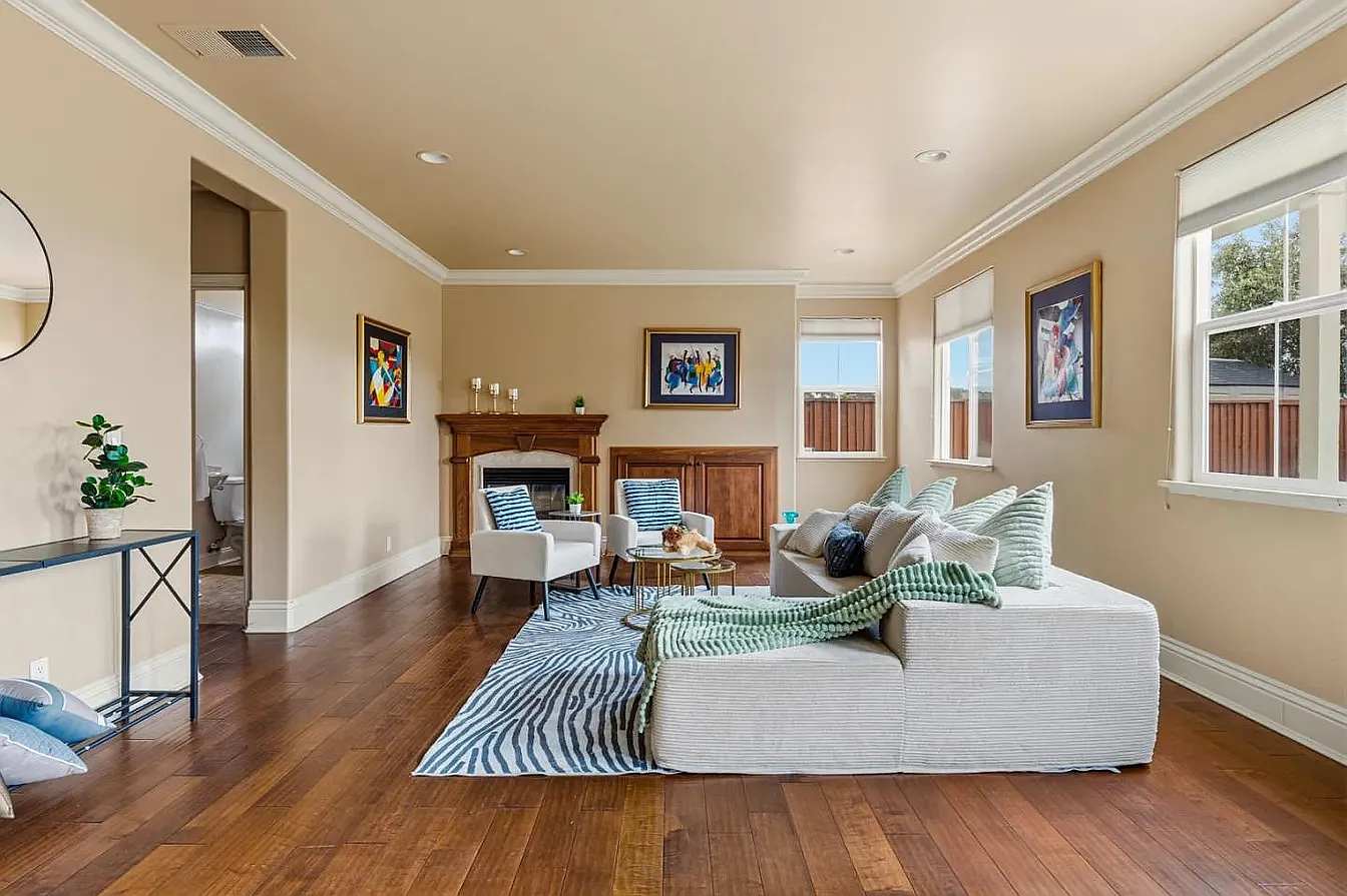 4 bed, 2593 sqft, $4,995 — Photo 3