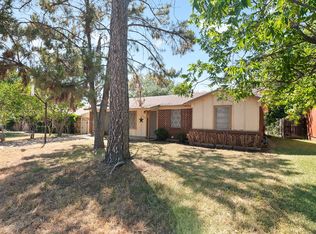 1424 Phillips St, Cleburne, TX 76033