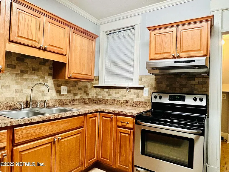 2302 College St — Photo 17