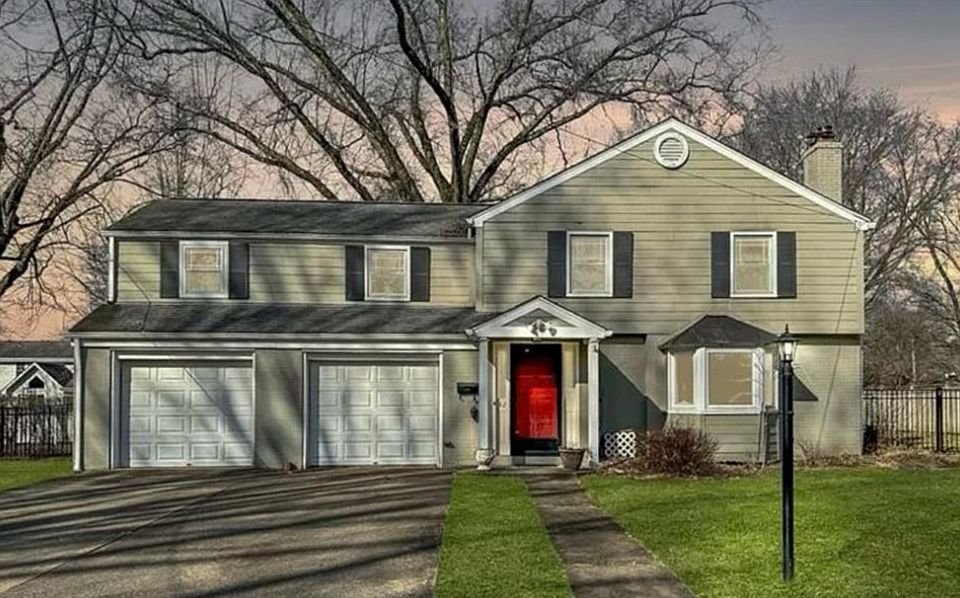 1st image of 42 Crystal Dr