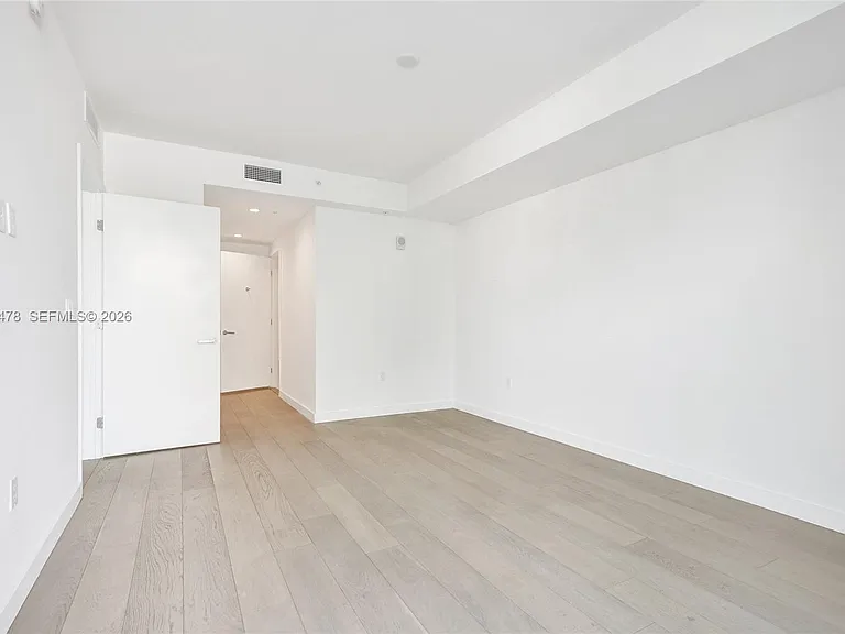 9221 E Bay Harbor Dr #210 — Photo 14