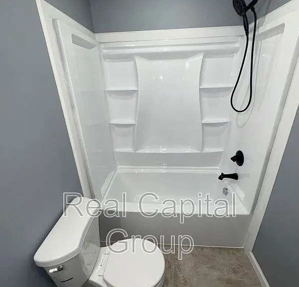 44 Alexander St #3 — Photo 9