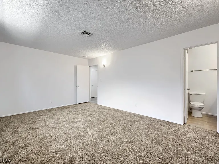823 Center St — Photo 14