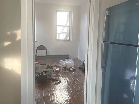 4th image of 1198 Putnam Ave #2R