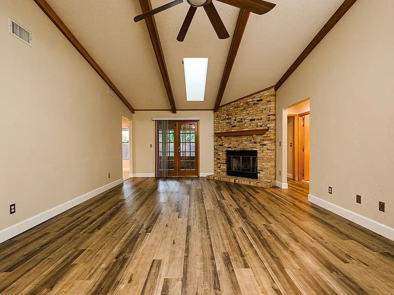 1523 Poplar Dr — Photo 9
