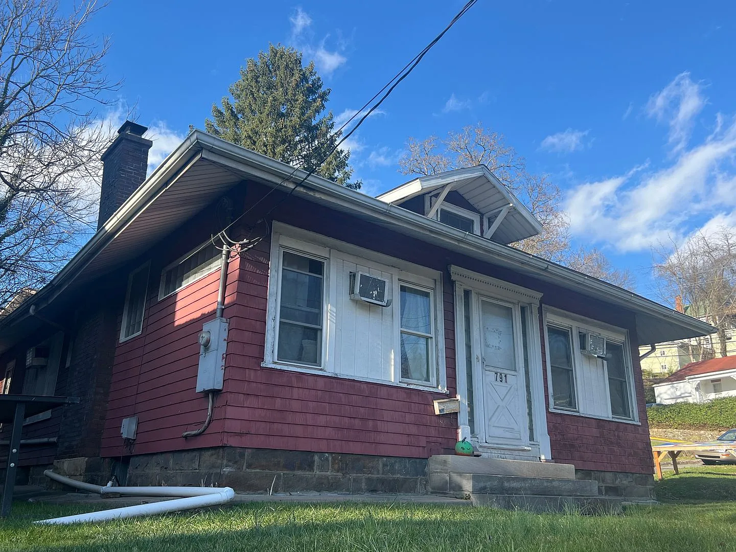 791 Willey St photo 1