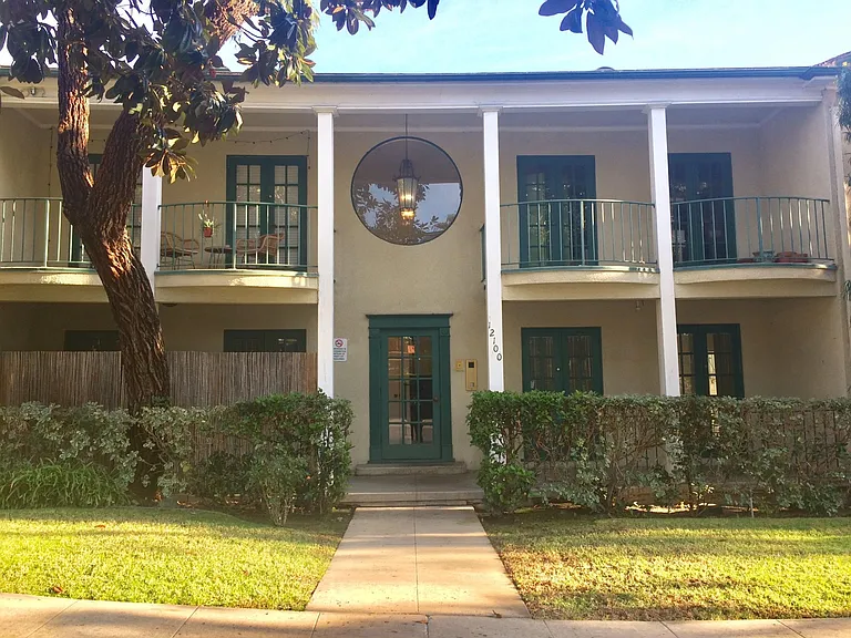12104 W Sunset Blvd — Photo 1
