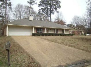 883 Robinwood Dr, Byram, MS 39272