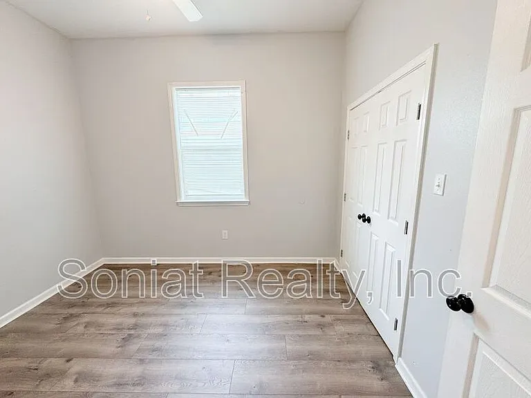 9000 Edinburgh St — Photo 9