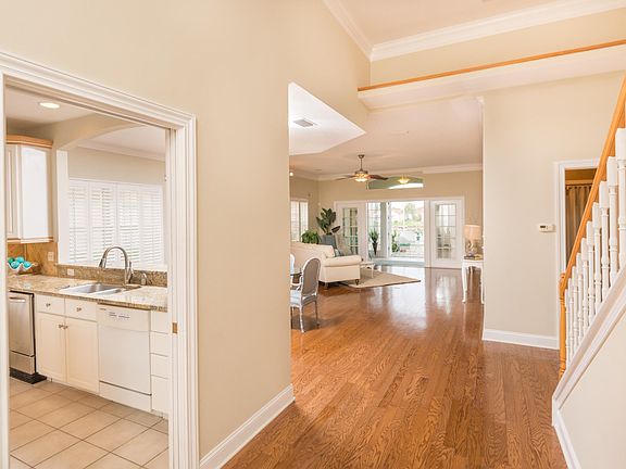 Kitchen to LR Layout