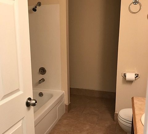 Bathroom w/laundry hook ups