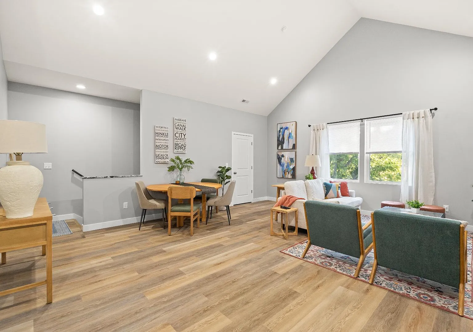 1724 E Brookside Ave — Photo 3
