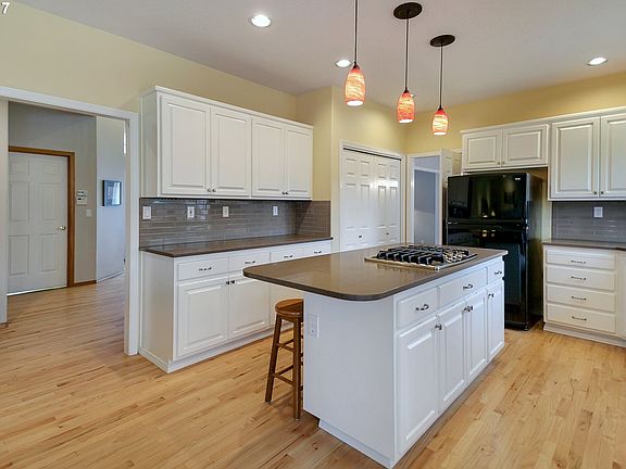 5th image of 28635 SW Sandalwood Dr