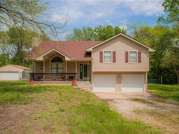 13608 E 215th St, Peculiar, MO 64078