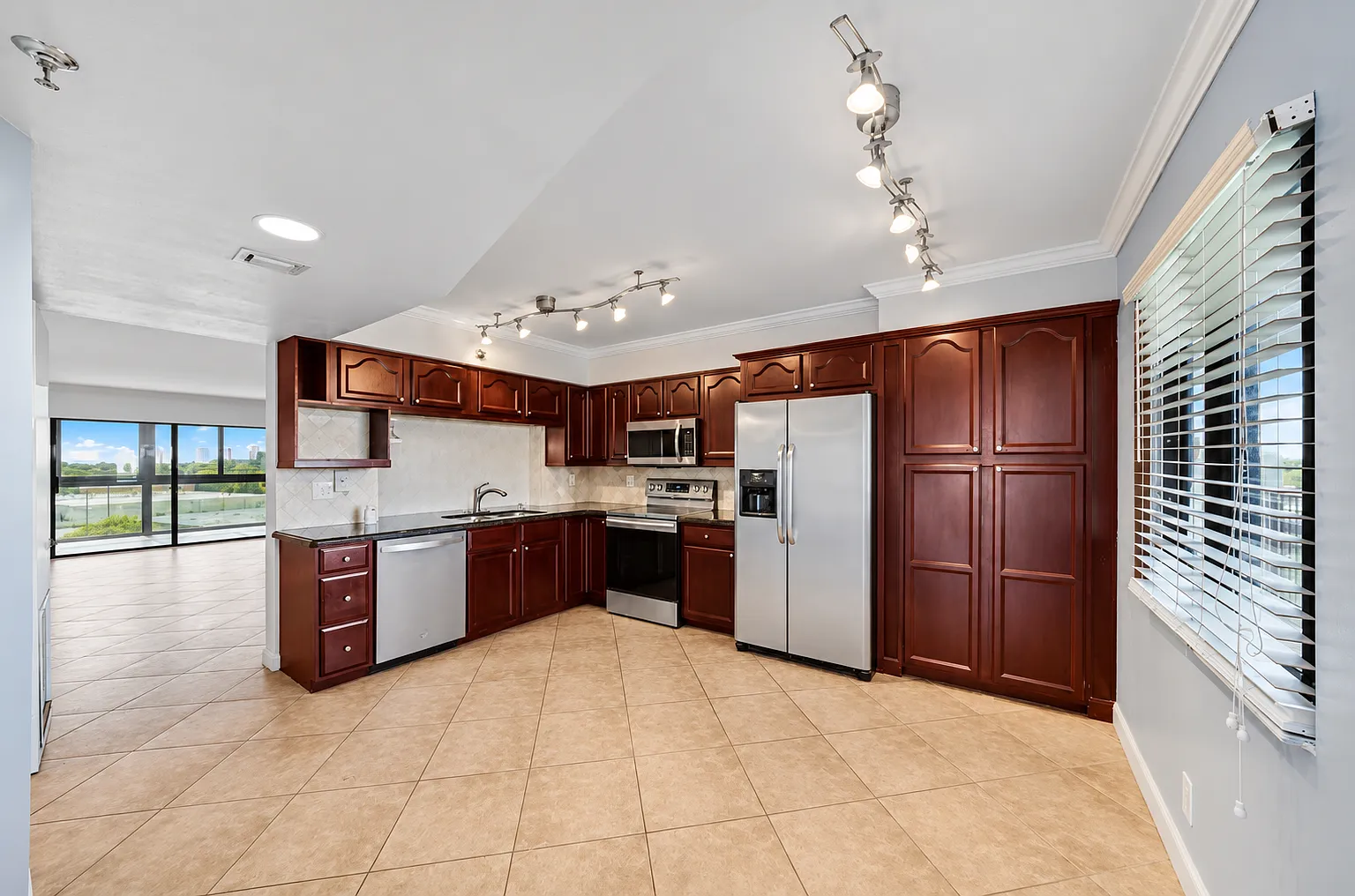 2 bed, 1222 sqft, $2,200 — Photo 3