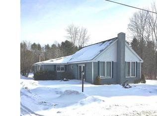 28 Mayflower Ln, China, ME 04358