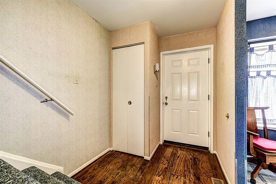 2nd image of 5863 Chipwood Ct