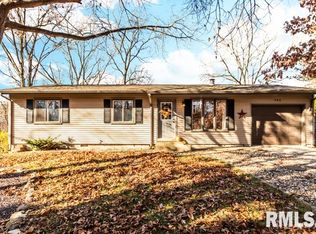 732 Heritage Dr, Mackinaw, IL