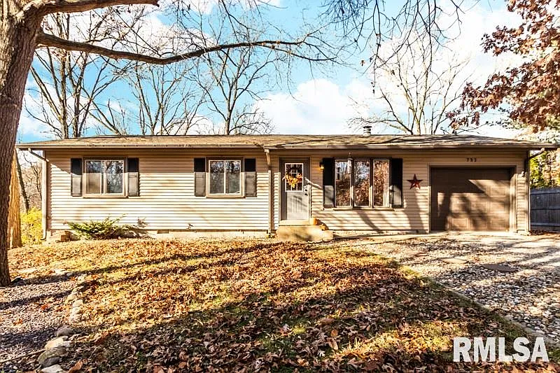 732 Heritage Dr photo 1