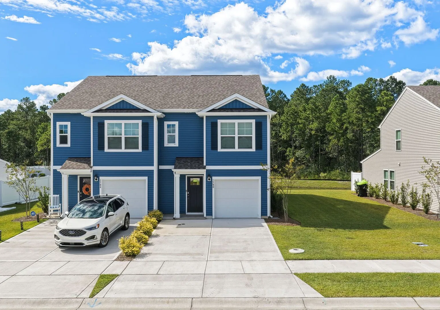 Modern 3 Bed / 2.5 Bath Townhouse with Pond Views and Community Amenities in Grayson Park — Photo 1