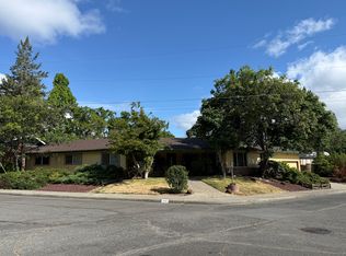 700 NW Amelia Dr, Grants Pass, OR 97526