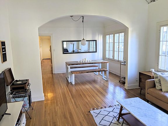 3rd image of 1003 1/2 N Alfred St Floor 2