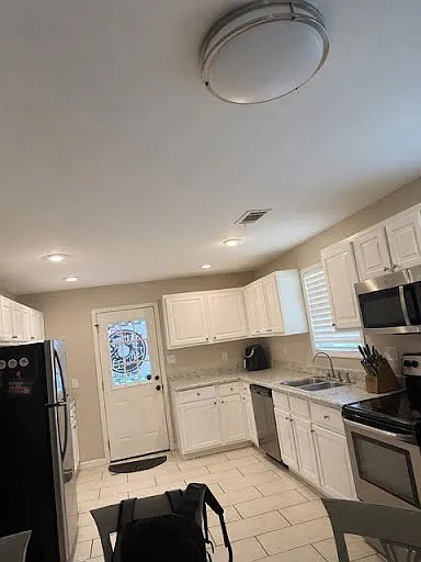 5 bed, 1148 sqft, $3,000 — Photo 2