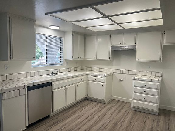 5th image of 801 Bennett Ave APT C