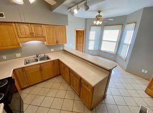 1020 9th St S, La Crosse, WI 54601