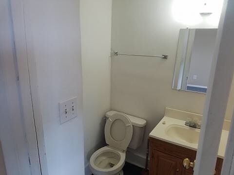 4th image of 843 N Us Highway 41 APT 9