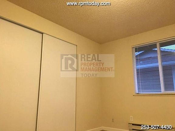 5th image of 1605 Norpoint Way NE APT C