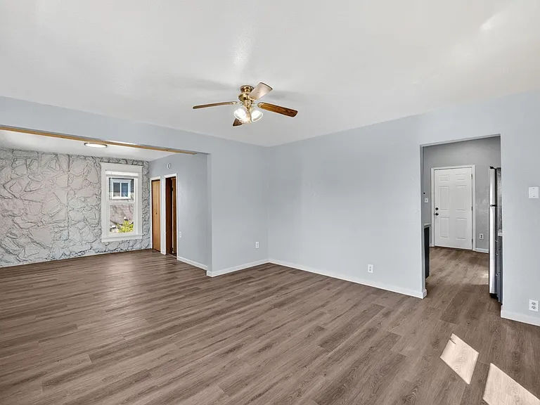 709 E Kiernan Ave — Photo 7