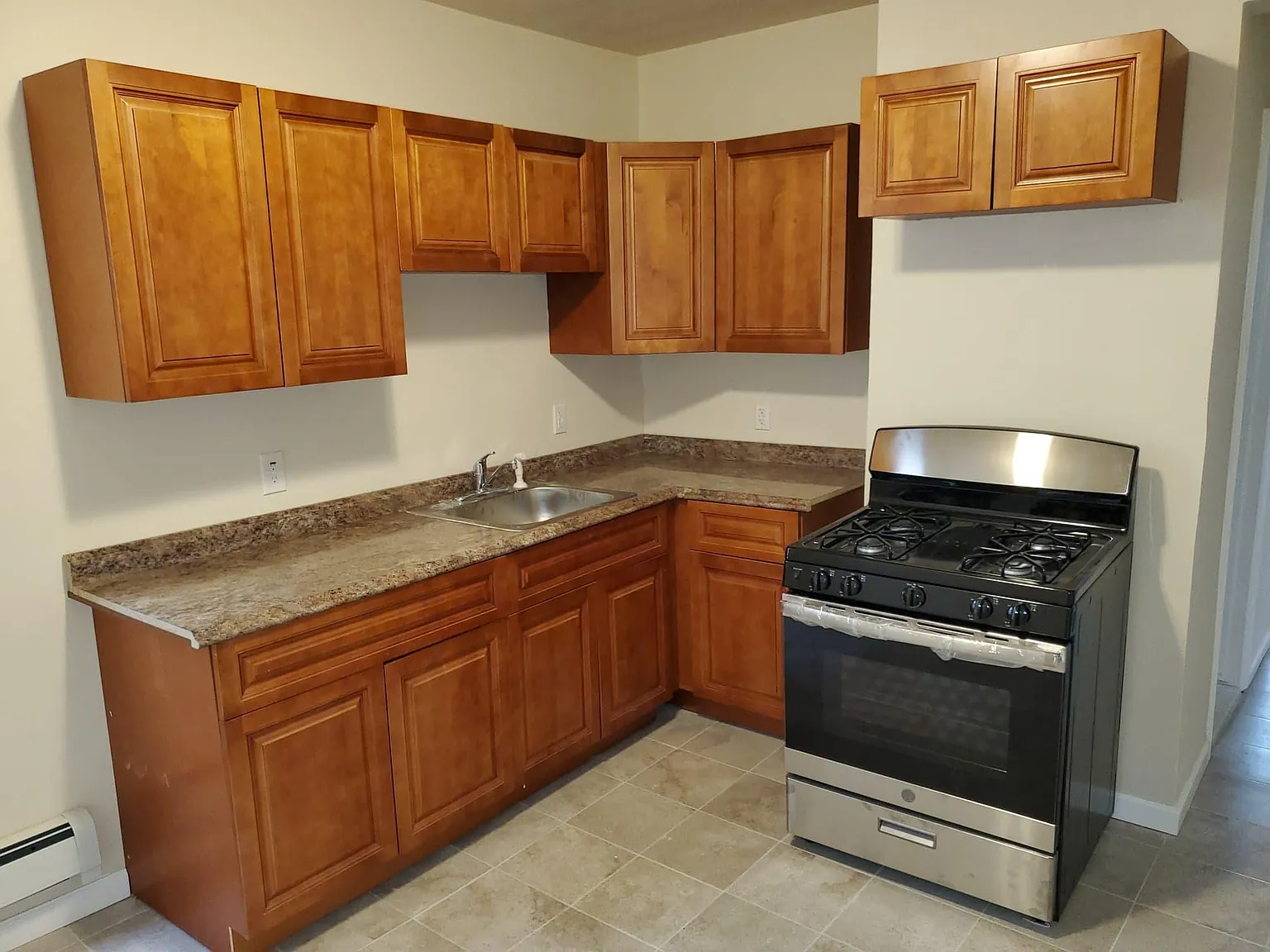 3 bed, 1200 sqft, $1,950 — Photo 3