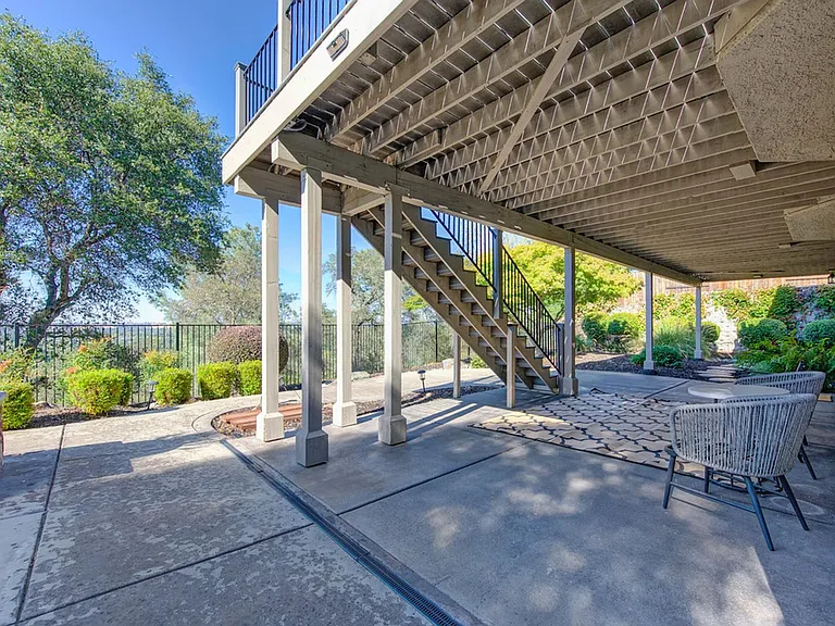 7029 Pembroke Way — Photo 107