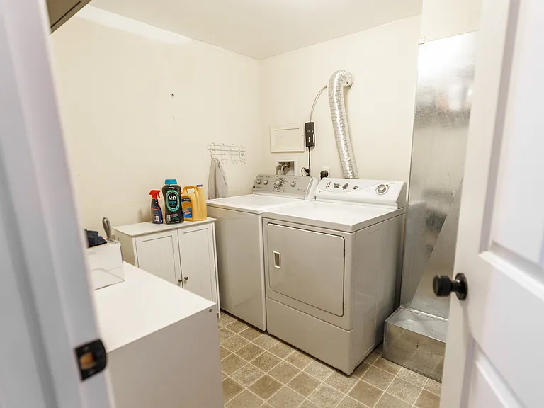 276 Parker Ave — Photo 3