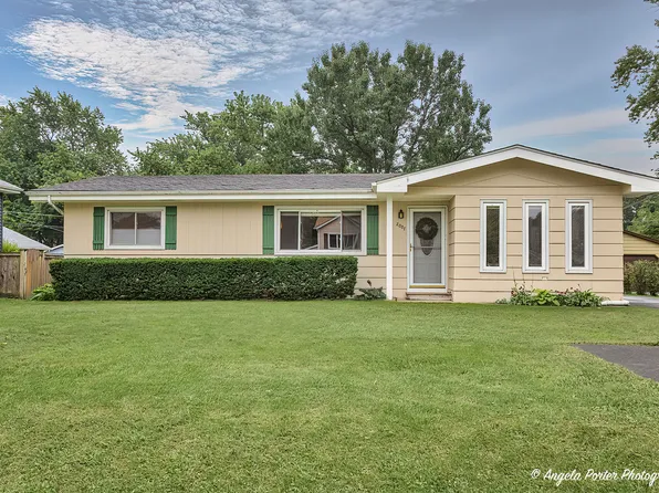 2007 Fairfield Rd, Lindenhurst, IL 60046