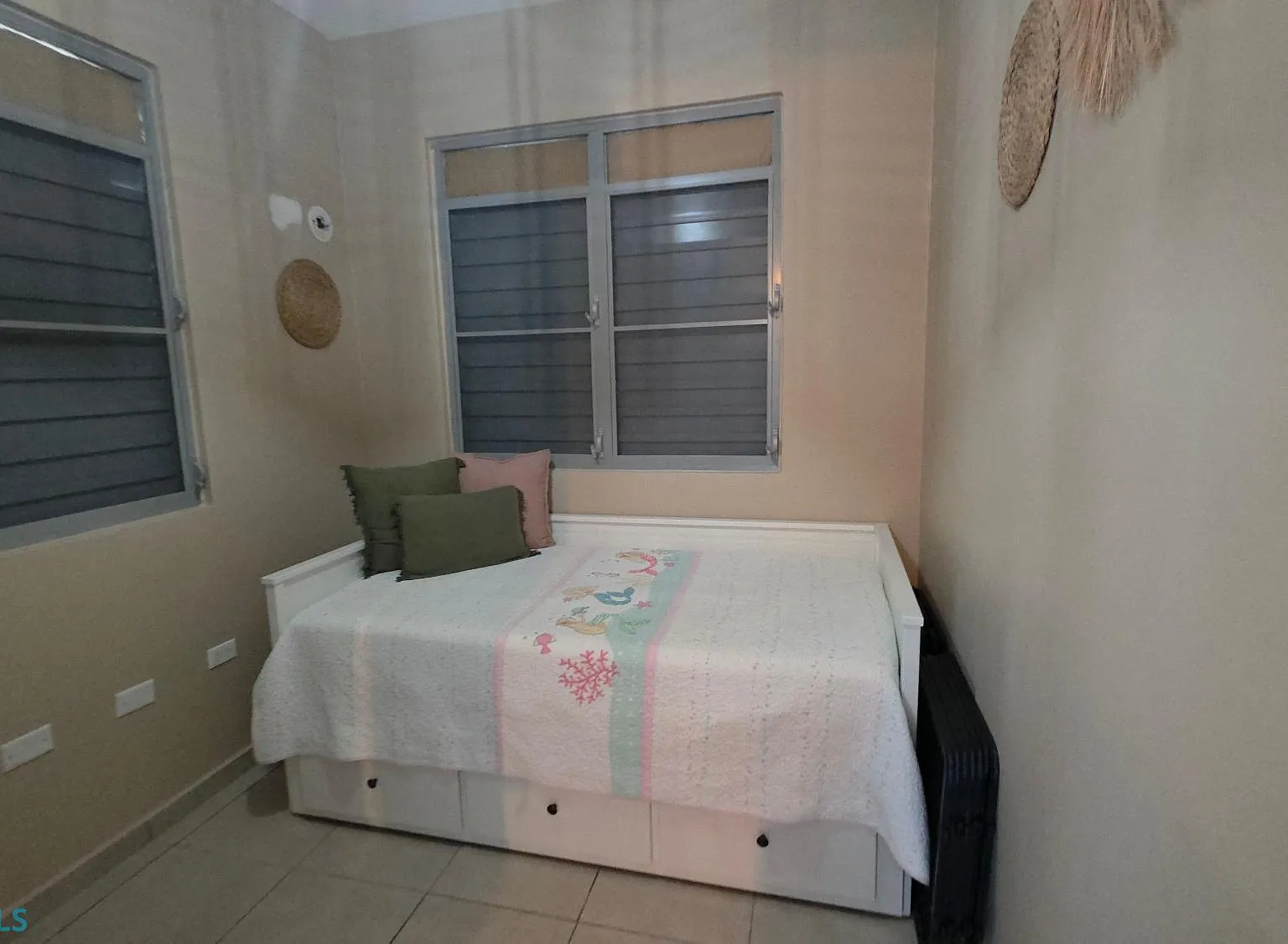 2 bed, 1.0 bath, 400 sqft, $1,400 — Photo 3