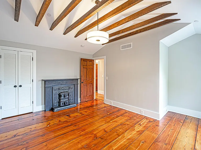 325 D St SE — Photo 52
