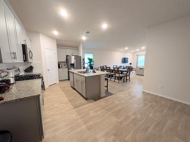 1665 Layne Loop — Photo 4