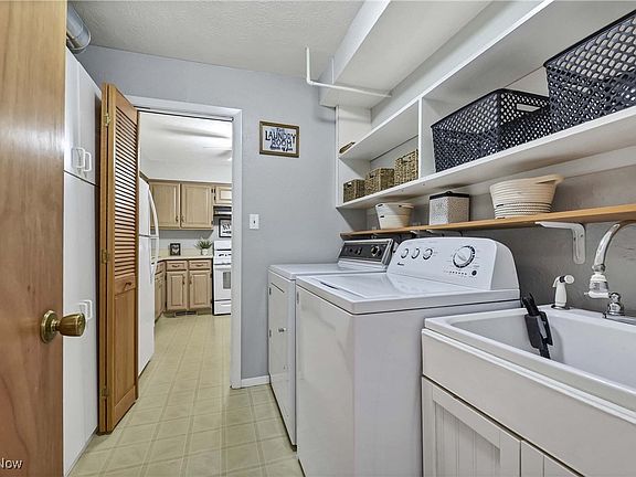 5th image of 24600 Clareshire Dr