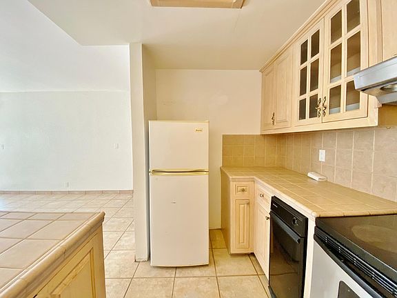 5th image of 200 Elm Ave Unit 10